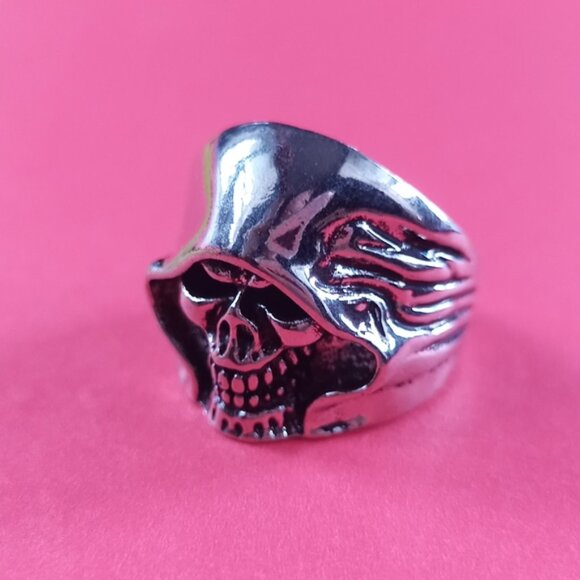 Hooded Smiling Skull Gothic Biker Ring Size 10 - Picture 4 of 4